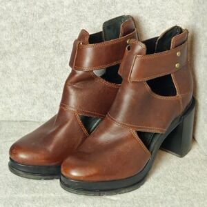 SOREL Margo Cutout Leather Ankle Boots Womens Size 6.5 Rear Zip‎ 2.5" Heel Brown